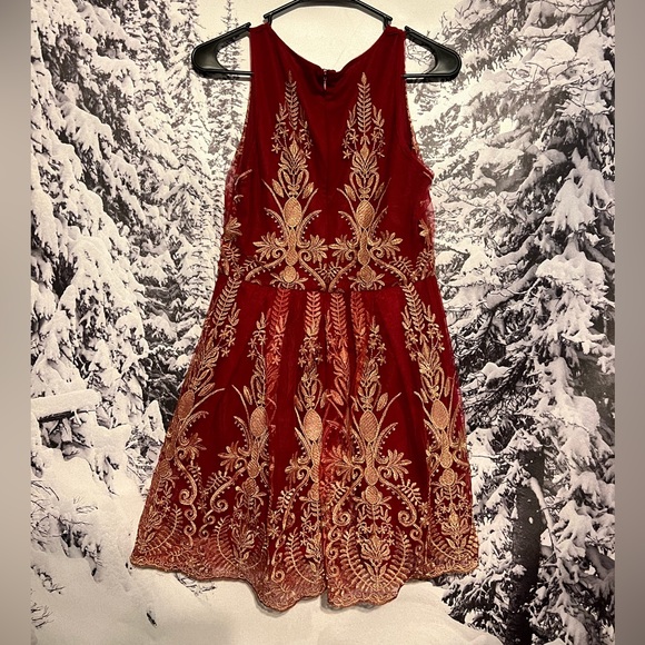 Stunning Altar’d State Formal Red and Gold Stitched V-Neck Dress - Picture 6 of 10